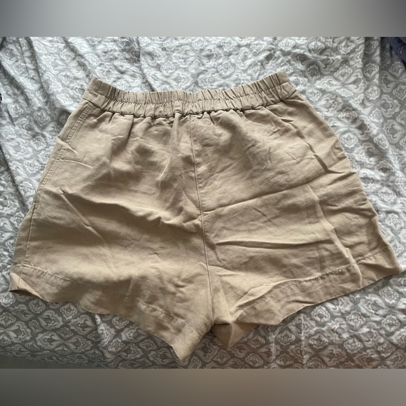 Beige Aritzia (Wilfred) shorts - Picture 3 of 3